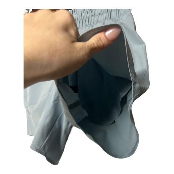 NWT Under Armour Women's Flex Woven Shorts 5” harbor blue - Picture 6 of 9